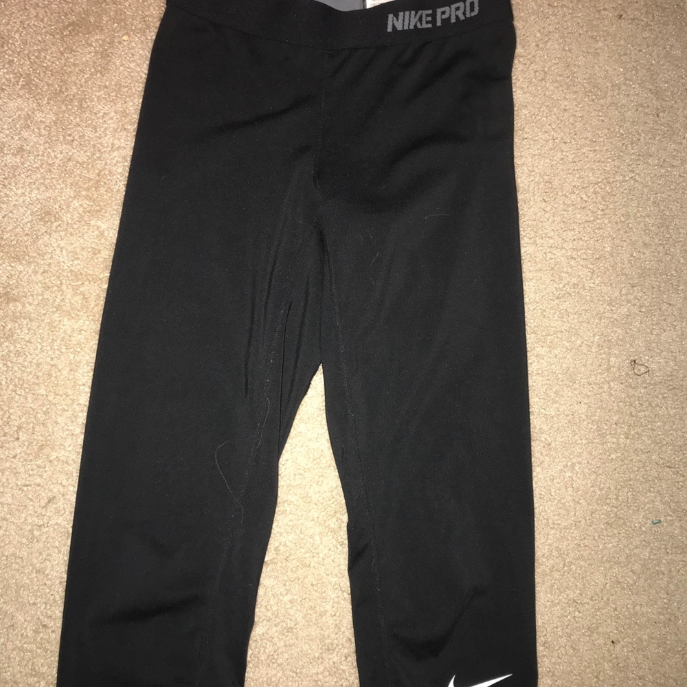 Nike pro cropped pants